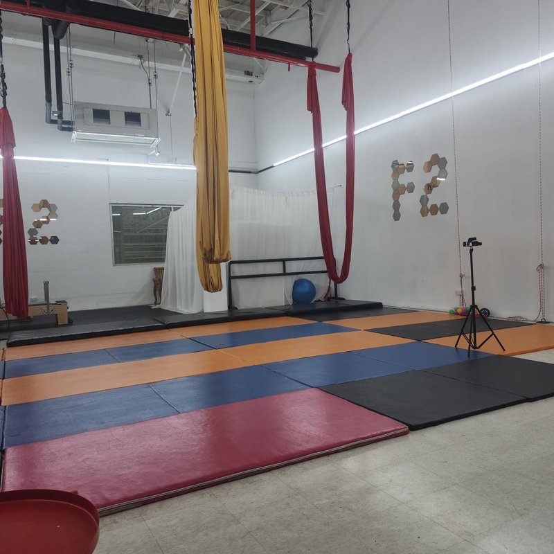 Fit2fly Studio สาขา โลตัสสุขาภิบาล 3 ชั้น 2