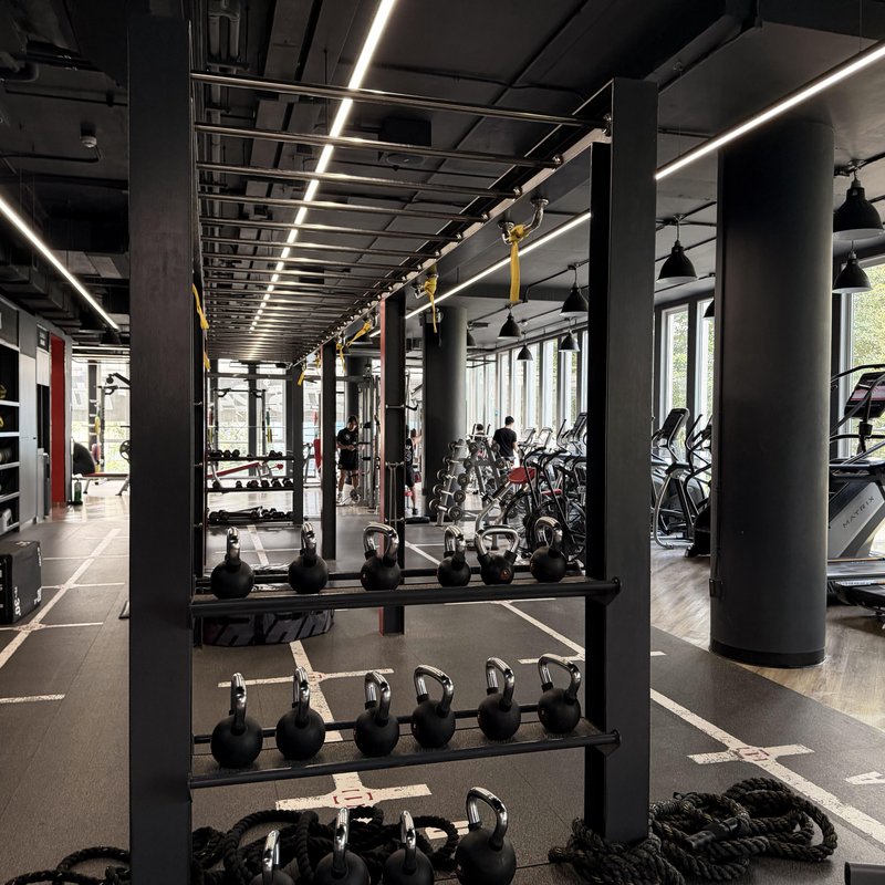 Jetts 24 Hour Fitness – Canvas Phloen Chit