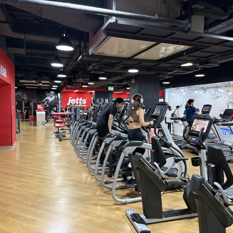 Jetts 24 Hours Fitness – Siam Square One